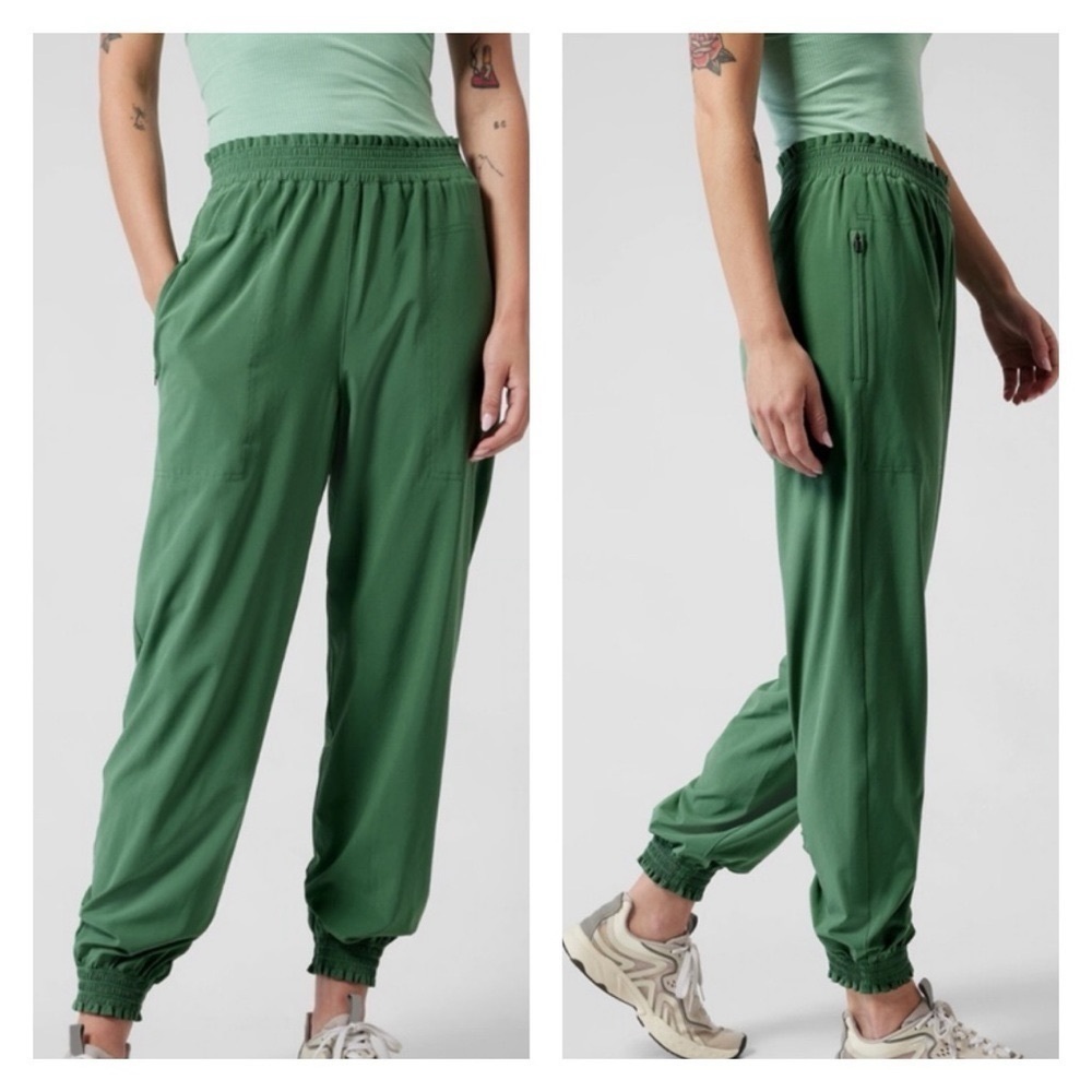NWOT Athleta Savannah Jogger in vineyard green - 10